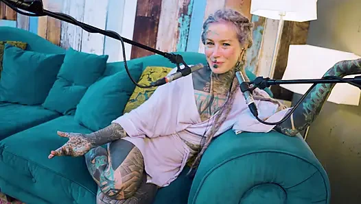 Ich spreche über A - echt - ASMR - Podcast - Reden - tattoo-mädchen-model goth punk dreadlocks