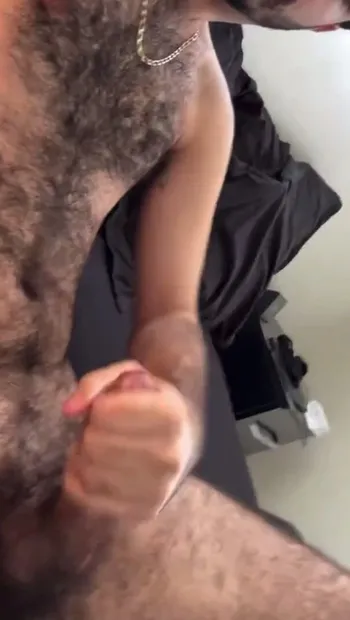 Rich hairy body masturbating, waking up naked and with an erection with a very erect dick I jerked it off until I cum on my hair