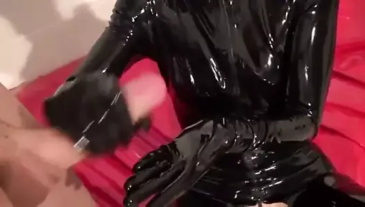 Sexy Latex Lady Extracts A Big Load From A Lucky Dude