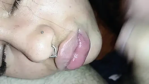 SPERMA-GESICHTSBEHANDLUNG, SIE LIEBT ES, ALL DAS KÖSTLICHE UND HEIẞE SPERMA DES CUCKOLDS ZU BEKOMMEN