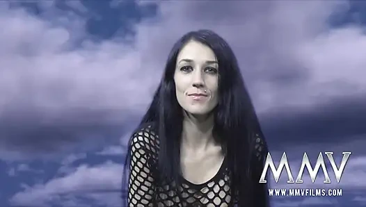 Симпатичная Meli присоединитесь к вечеринке пары