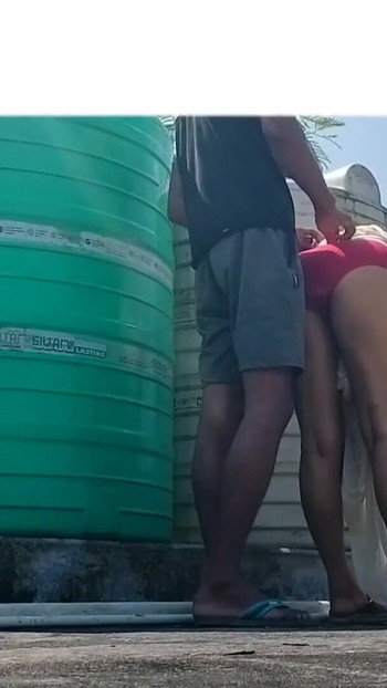 Nezaboravan trenutak iz "Wife Fuck In Outdoors (službeni video Villagesex91 )"