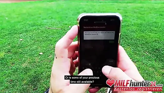 Orta yaşlı seksi kadın avcısı mia sakso çekiyor ve açgözlü ağzına boşalıyor!