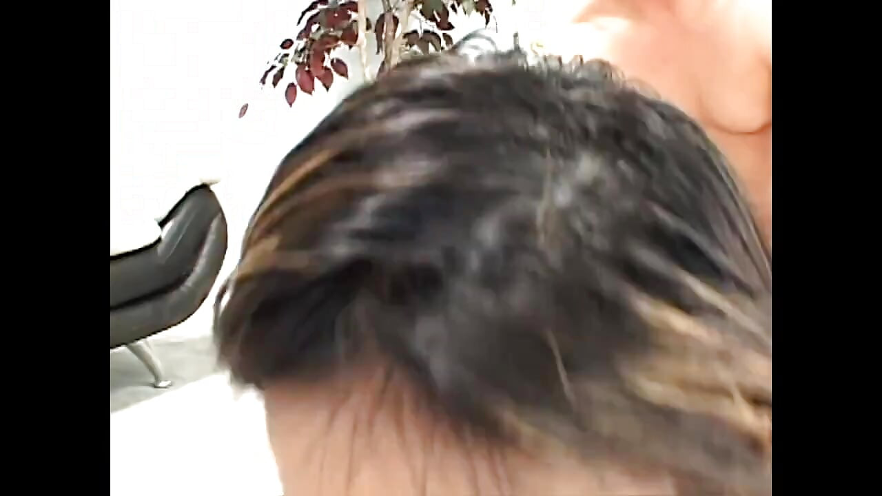 Три возбужденных мужика для шлюховатой брюнетки!! Она хочет член в каждую мокрую дырку