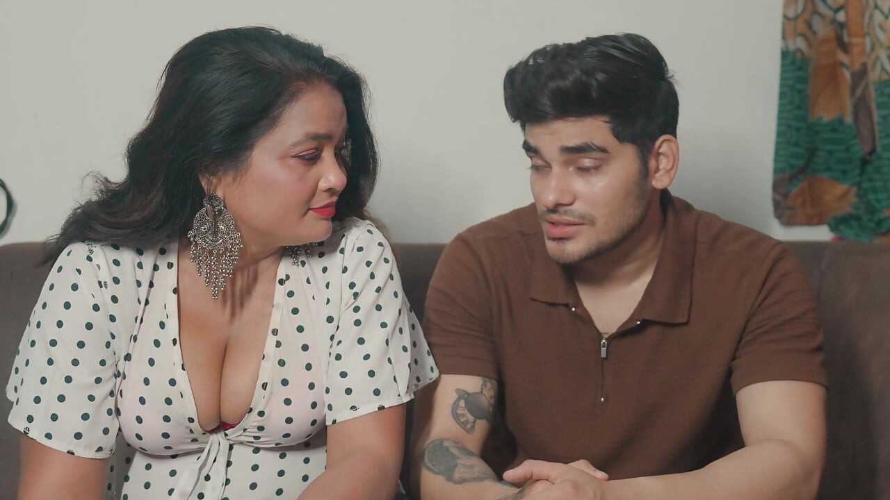 Beutyfull bhabhi ne do ladko ko bula kar bujhayi apne jism ki pyas hardcore sex