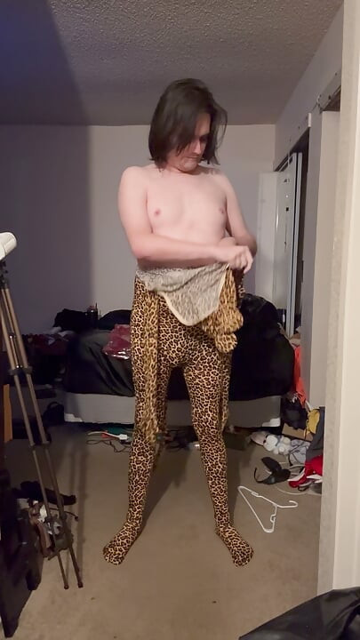 Urocza lalka Zentai Ubieranie się i zabawa