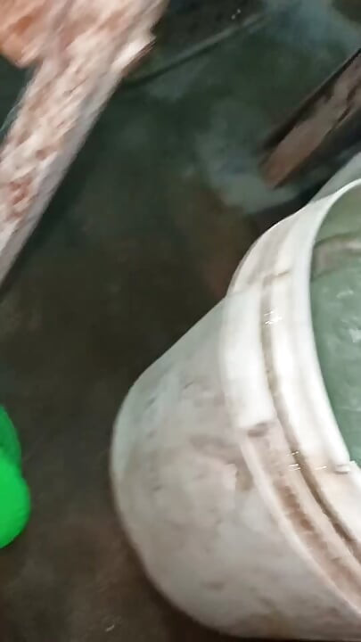 Bathroom me baith kar muth mara