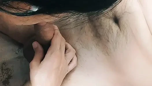 Seksi çift evde gerçek tutkuyla seks yapıyor