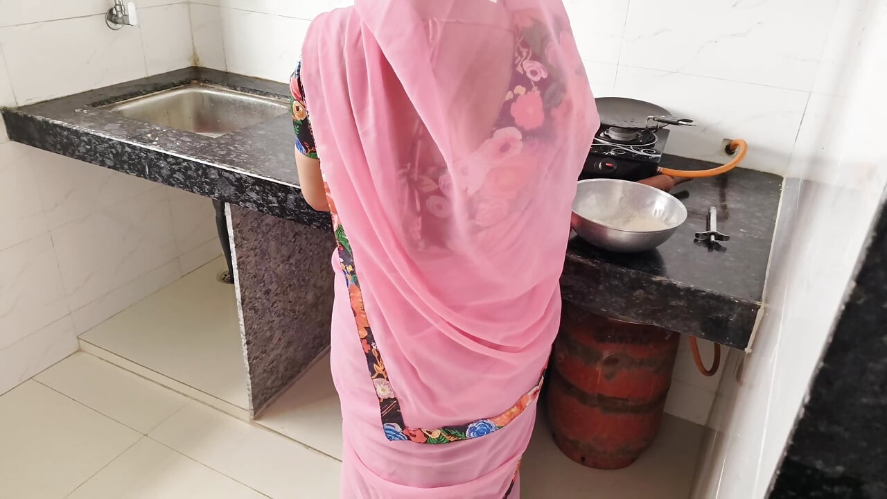 Aaj bhabhi ki kichin me karte bawkt ki bhabhi ki jabarjast chudayi