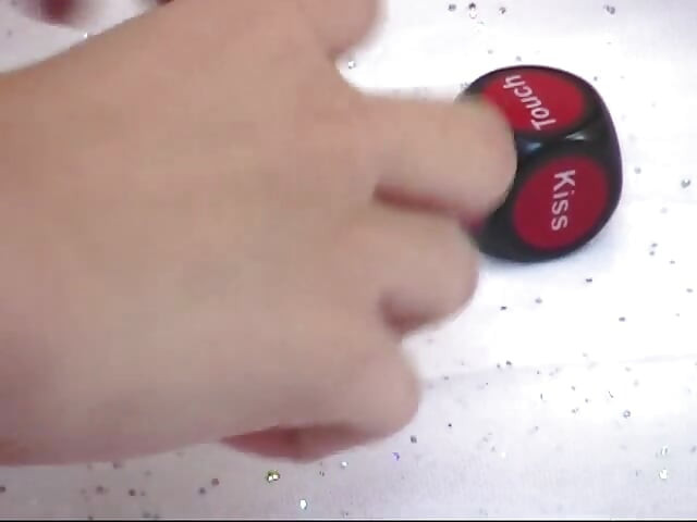 두 명의 사랑스러운 아시아인