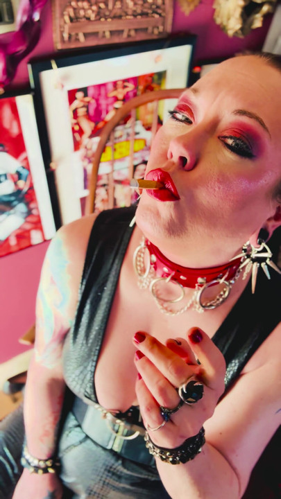A Smoking Mistress, Tina Snua, Smoking 2 Cigarettes Tip To Tail - Drifting  OMI OME snap Inhales | Clip 1