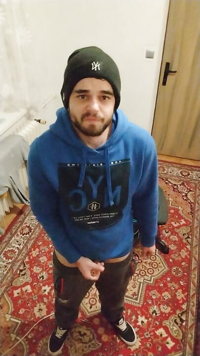 Drkam i svršavam u staru kombijsku cipelu