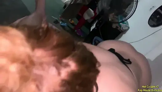 Рыжеволосая жена обожает анальный секс в узкой попе, когда тебя трахают