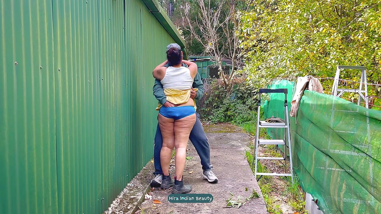 Nachbarin springt vom zaun für intensives stehen anal doggystyle und indische ehefrau tief in den hals
