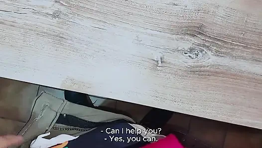 Guru JOI menempatkan kondom pada Anda dan membiarkan Anda menyetubuhinya