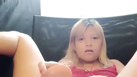 Blondine mit ihr spielt