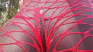 Knky Bee: Slo-mo Twerking in Red Nets Outside