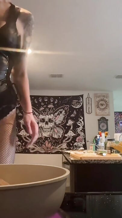 73 Giantess Cooks in Tiny Kitchen