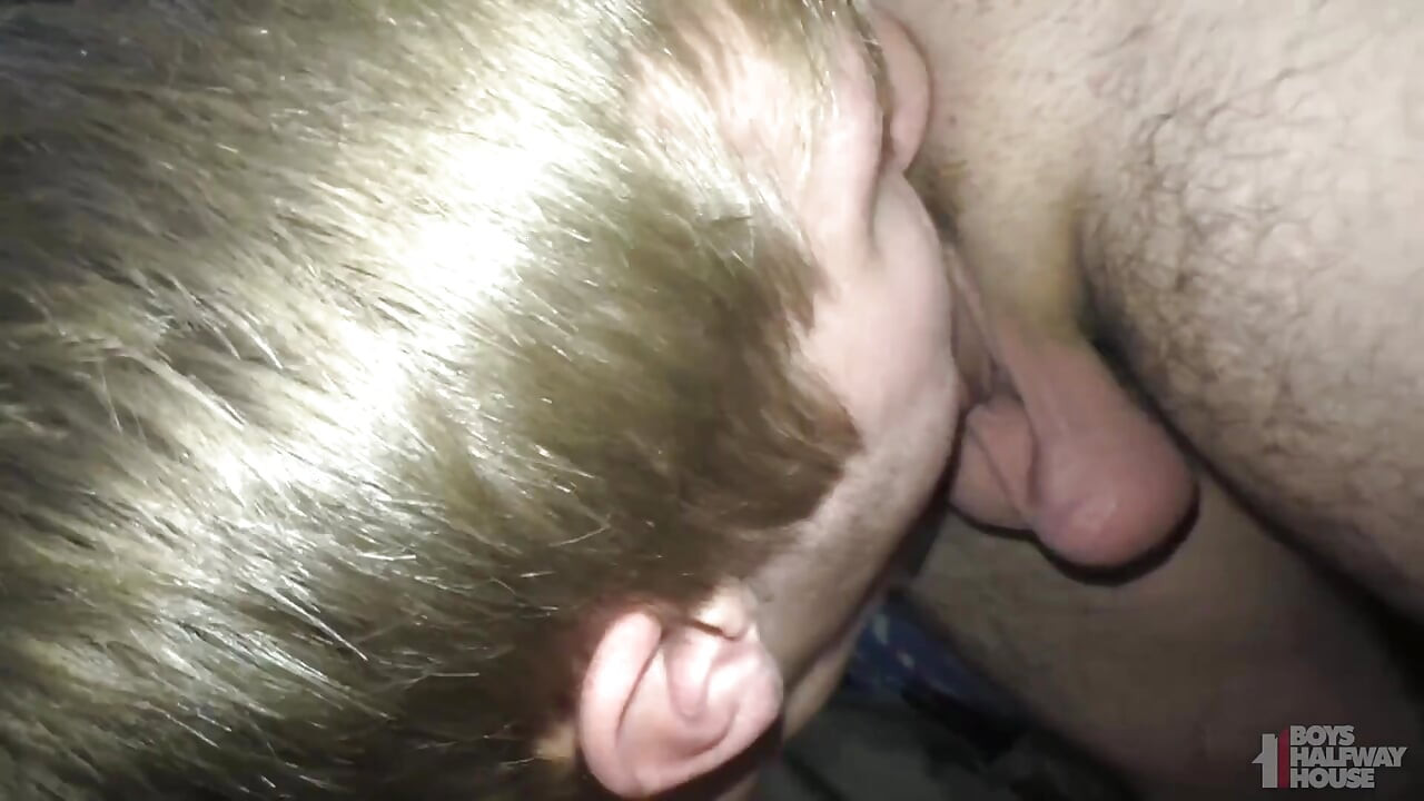 Une jeune poubelle à sperme en difficulté