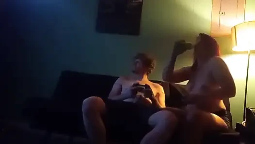 Игра на диване с мачехой