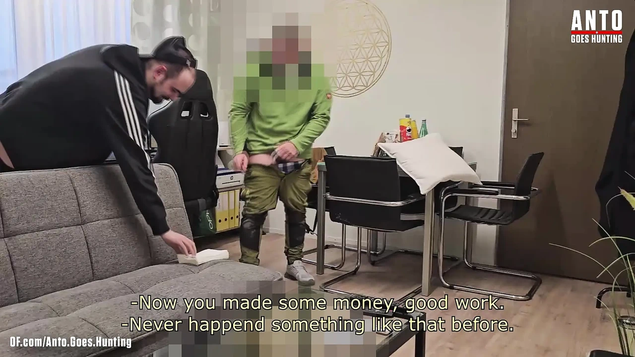 异性恋园丁第一次被男同性恋吮吸他的大鸡巴 - 同性恋支付