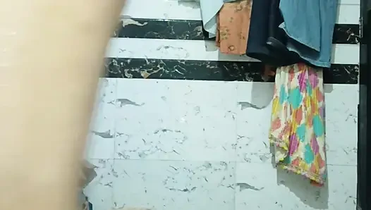 Priya bhabi ateşli banyo tam açık şov