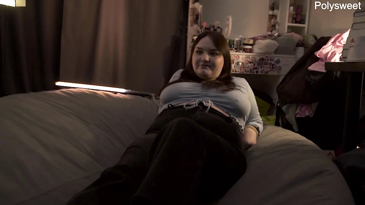 Joi Cei, worship the mistress’s feet and her strap-on