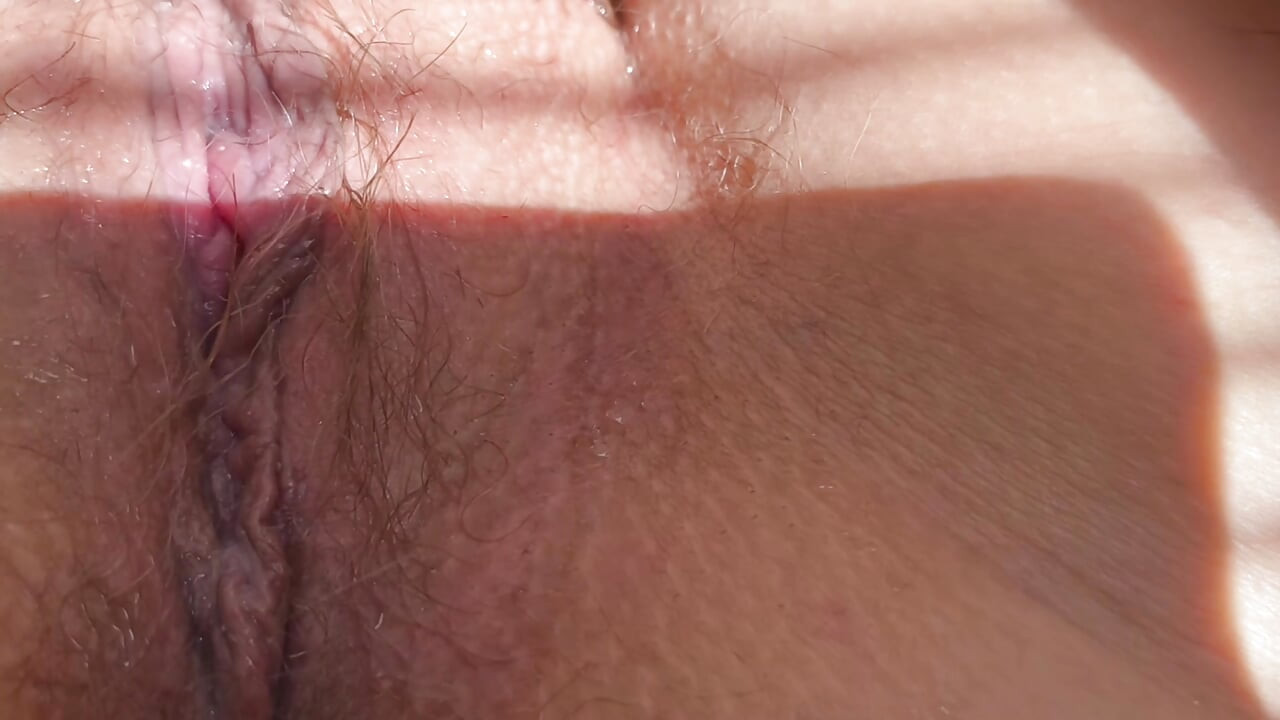 Shaving pussy