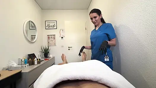 Его застукали за во время массажа