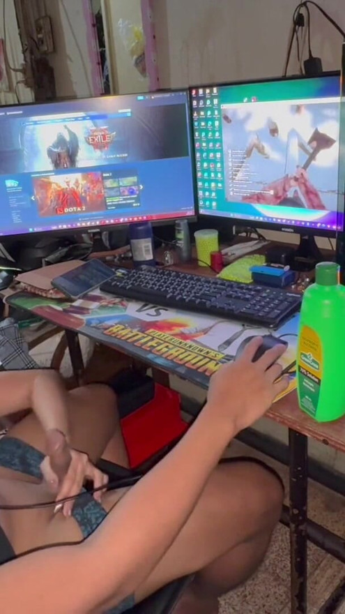 Pinay Stepsis Suck and Cum swallow while Gaming! | Clip 1