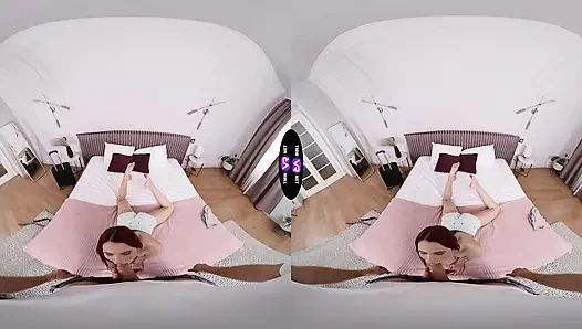 Возбужденная брюнетка требует свежей спермы от потрясенного чувака - TmwVRnet