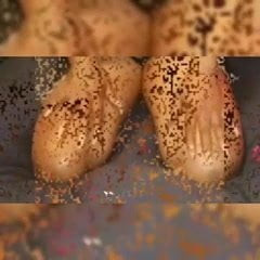 More of Queen Mo's tootsies