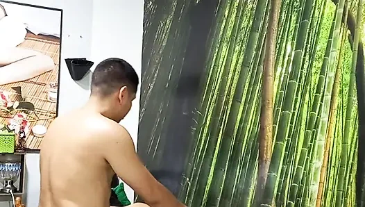 А муж думает, что это всего лишь расслабляющий массаж.