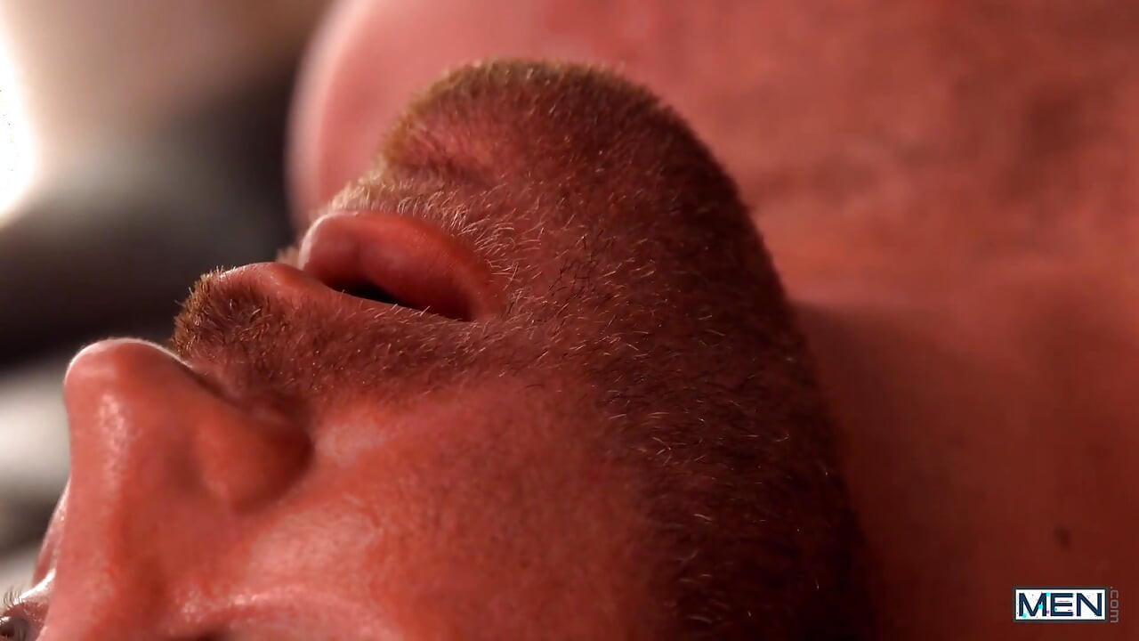 Mężczyźni - Logan Moore, jego ostateczna fantazja seksualna jest obserwowana, gdy cieszy się dziwnym