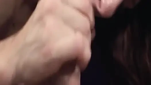 Reife MILf lutscht dicken schwanz schlampig tief