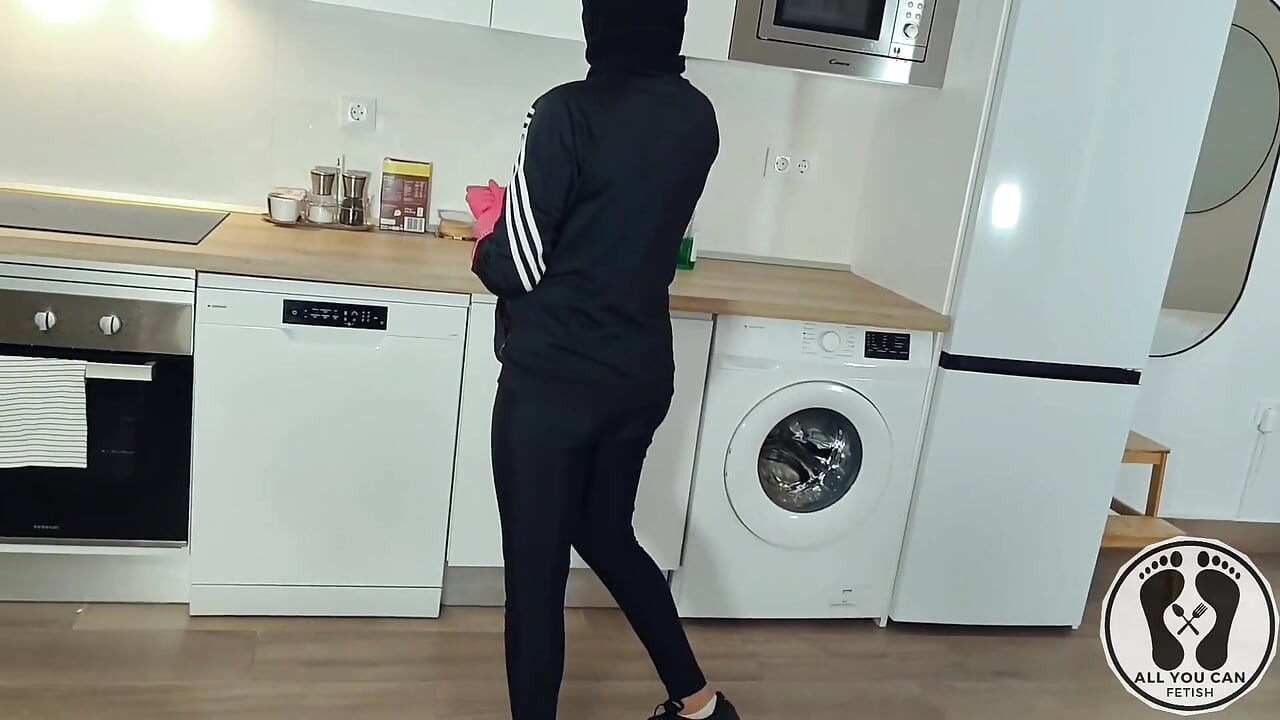 Perfect Ass Latina Caught Inside the House