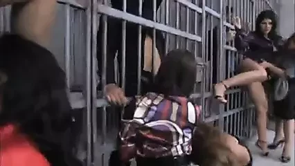 Pička za zatvorenike!