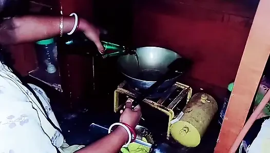 Индийская девушка Deshi, красивая девушка-коллаж вряд ли раком трахается, наслаждается временем, видео