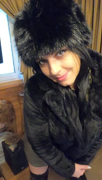 preview- MilfyCalla - Deep blow-job while wearing fur coat and shiny boots 204 p2