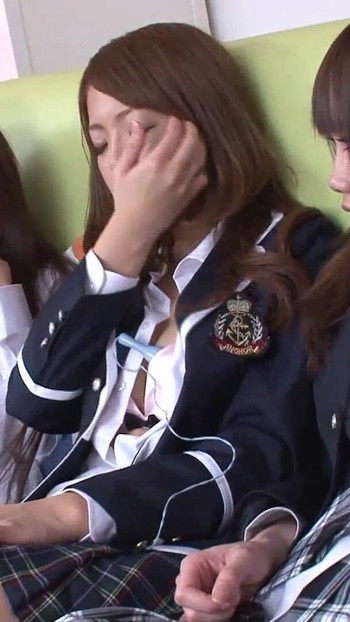 18 -godišnje japanske devojke uče seks na času sa starijim učiteljima. japanska škola amaterskog seksa | Klip 1