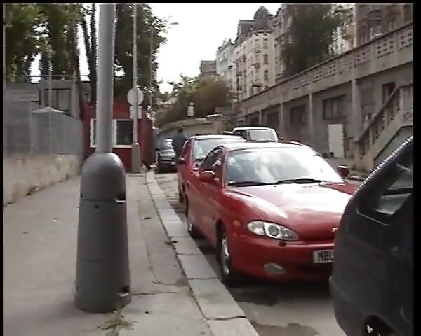 Halkın içine işemeyi seven Alman bayandan çarpıcı sarışın