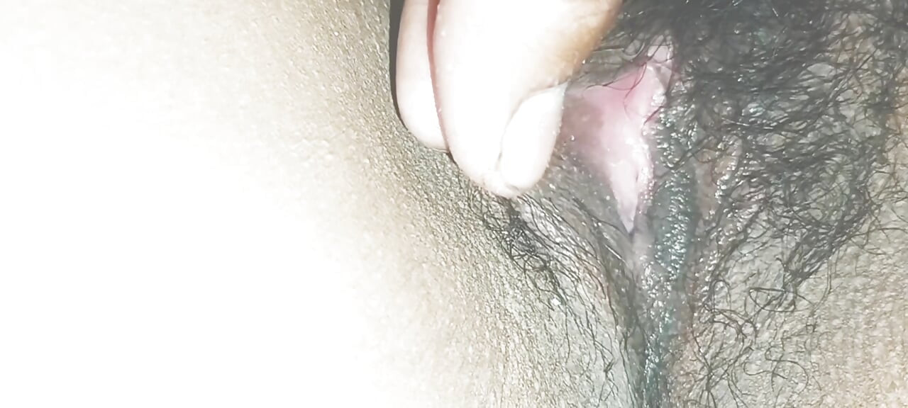 Pinay kız arkadaş ben amını oynarken porno izliyor