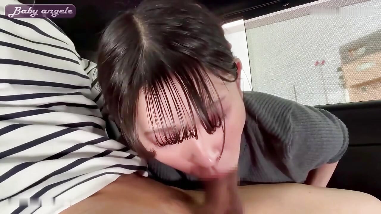 Empat Finishing Eksplosif. Si cantik I-cup yang menerima setiap kejutan dengan santai, dari blowjob hingga cumshot.