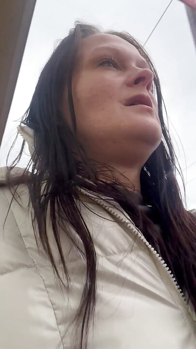 罪惡的秘密 - 休息時的護理助理在公園洗手間自慰