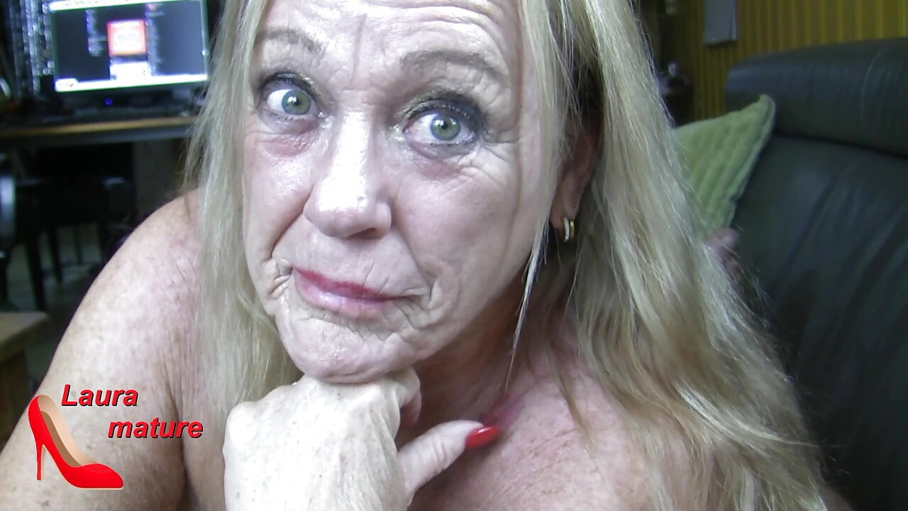 Dirty Laura, GILF allemande mature, une GILF en nylon taille sa pipe bien dure avec du sperme