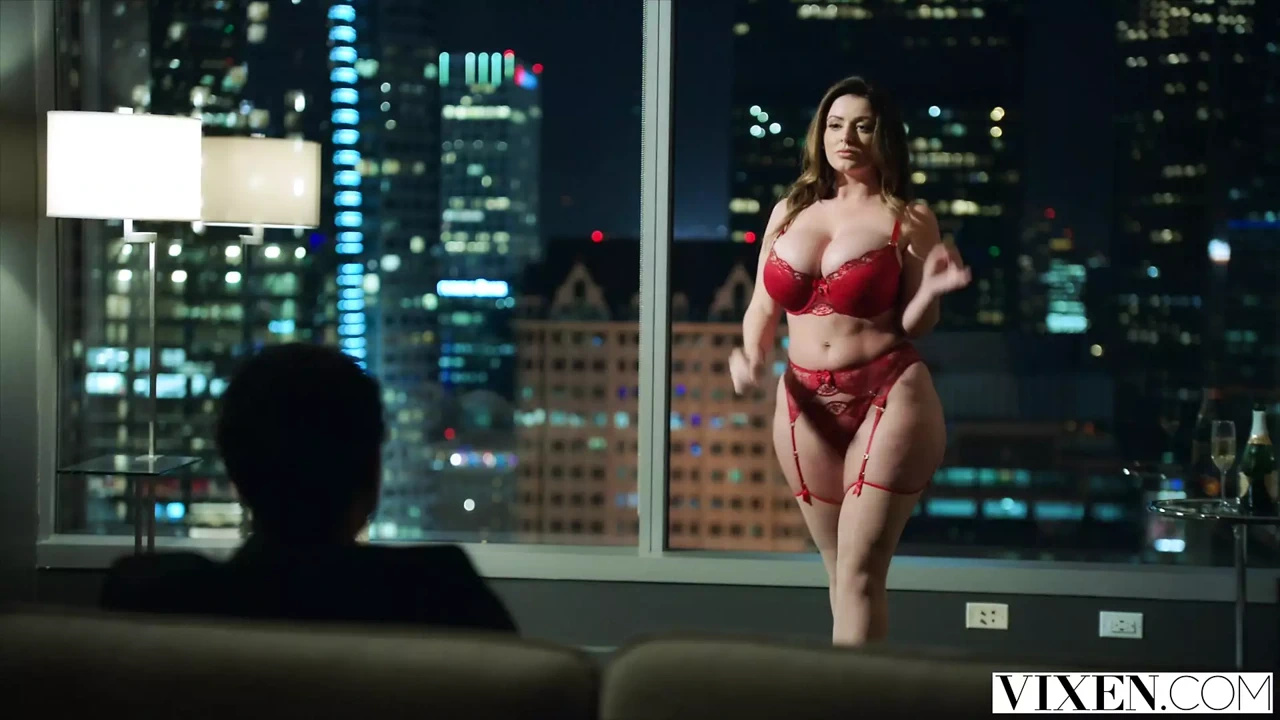 Vixen 令人愉快的丰满 第 2 卷汇编