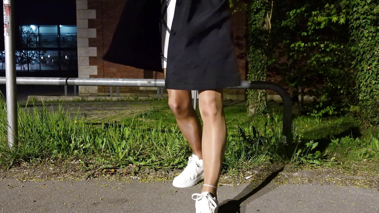 crossdresser cum in huge nylonbody and Harness