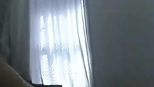 София сосет хуй, затем принимает его глубоко в ее задницу