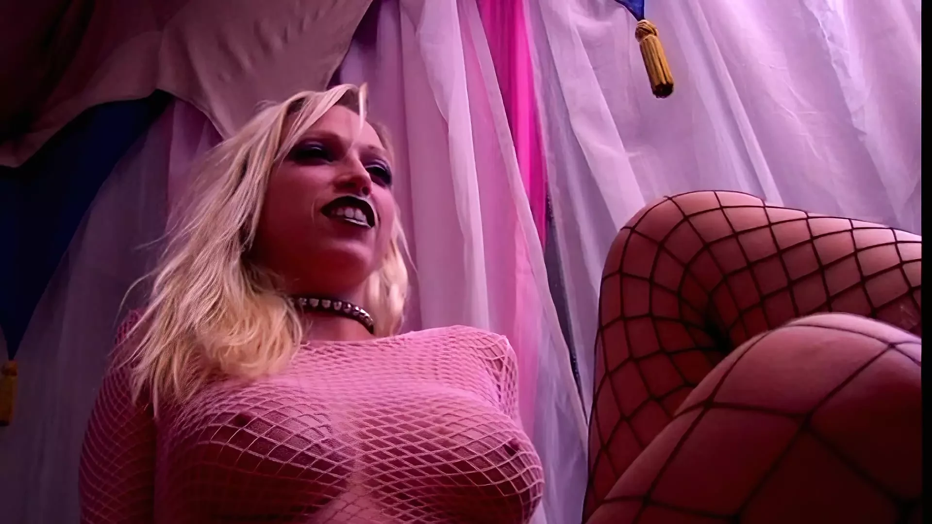 Nikki Hunter Is A Gothic Delight
