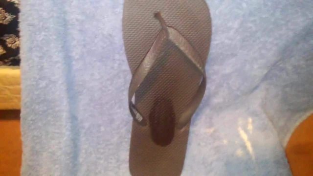 Cumming on used flip flop